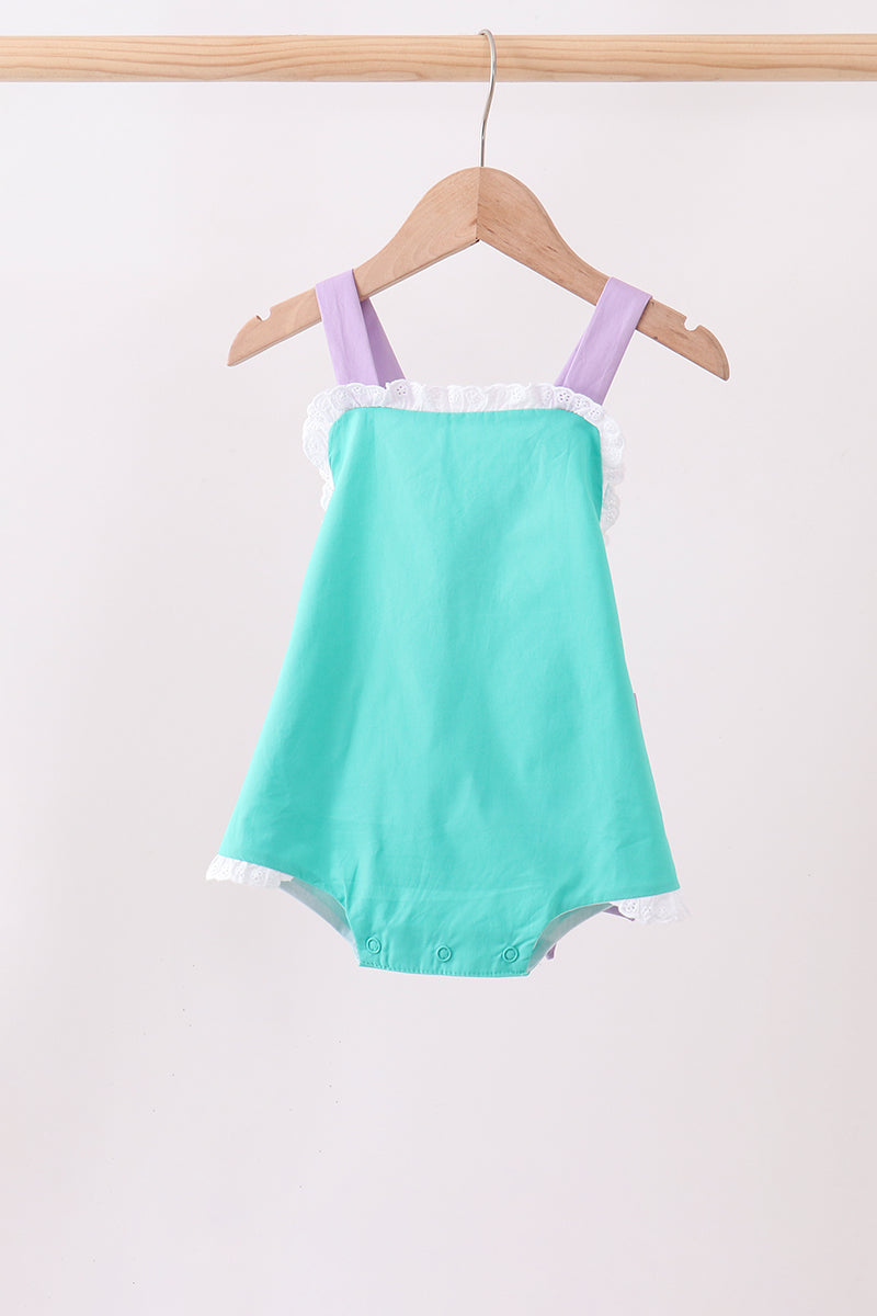 Green ribbon ruffle bow bubble