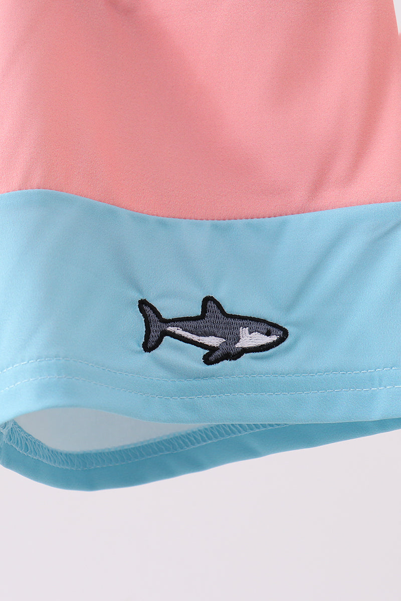 Colorblock fish embroidery swim trunks